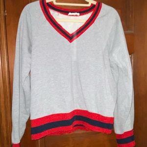 4/$30🌟Distressed v neck.